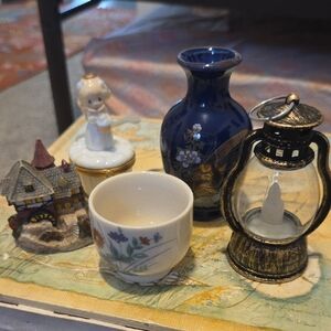 (#16) Random Decorative Ceramic and Figurines Set